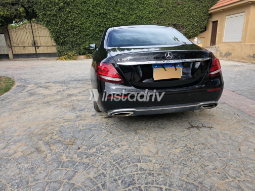 مرسيدس E 180 2019 أسود أوتوماتيك مستعملة للبيع في الإسكندرية - 3