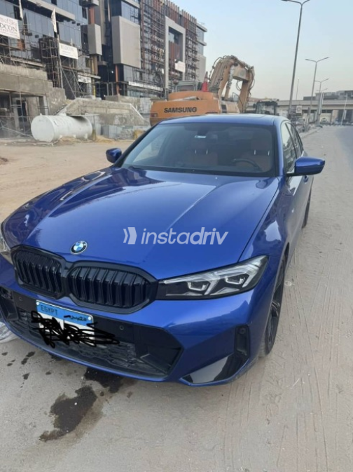 بي ام دبليو 320 2024 أزرق غامق أوتوماتيك مستعملة للبيع في مصر الجديدة - 2
