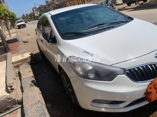 كيا K3 2015 أبيض أوتوماتيك مستعملة للبيع في زفتى - 2