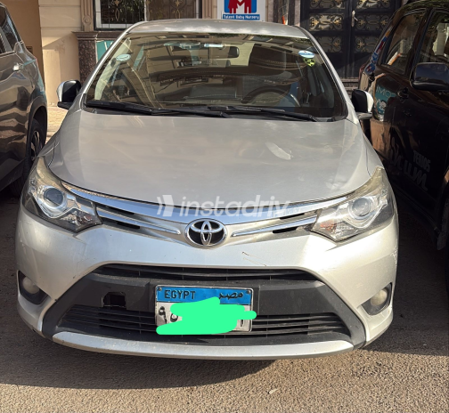 Toyota Yaris 2014 Silver Automatic Used for Sale in Nasr city - 5