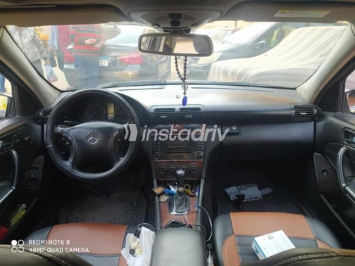 Mercedes C 200 2006 Black Automatic Used for Sale in Nasr city - 2