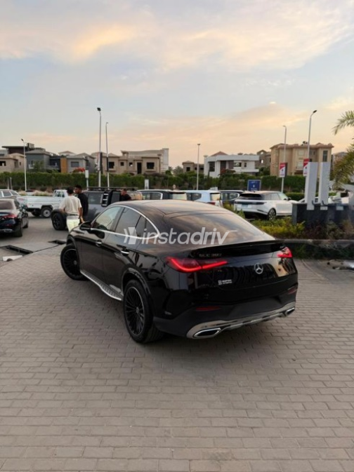 مرسيدس GLC 300 2025 أسود أوتوماتيك مستعملة للبيع في القاهرة - 2