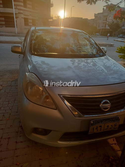 Nissan Sunny 2014 Silver Manual Used for Sale in Cairo - 9