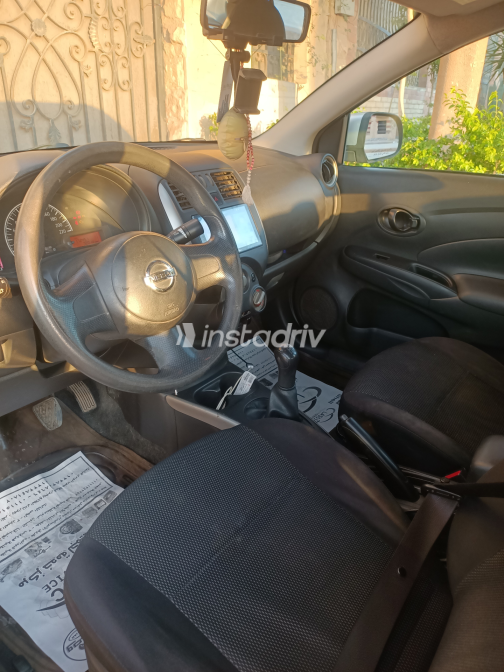 Nissan Sunny 2014 Silver Manual Used for Sale in Cairo - 10