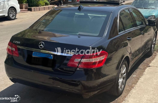 Mercedes E 250 2010 Black Automatic Used for Sale in Maadi - 2