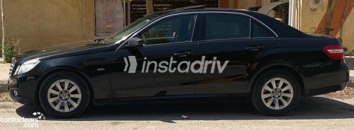 Mercedes E 250 2010 Black Automatic Used for Sale in Maadi - 3
