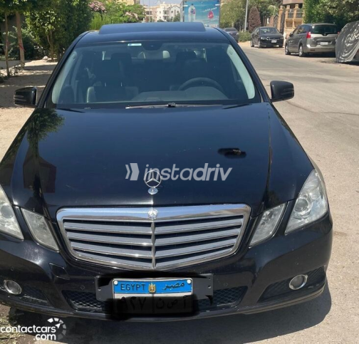 Mercedes E 250 2010 Black Automatic Used for Sale in Maadi - 5