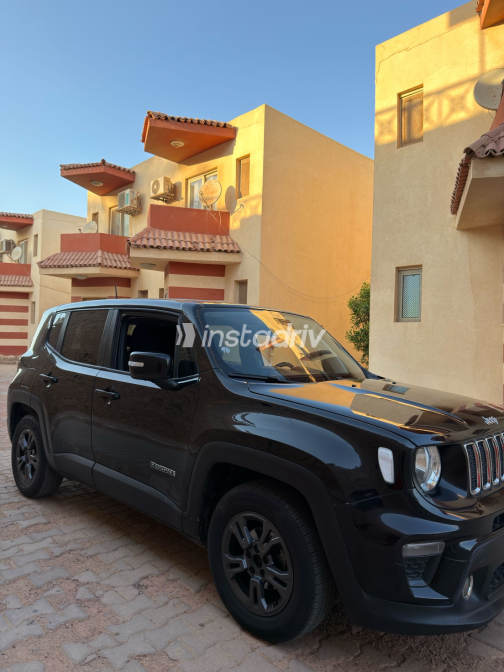جيب رينيجيد 2021 أسود أوتوماتيك مستعملة للبيع في مدينتى - 6