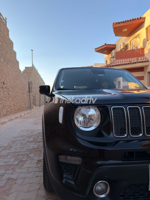 جيب رينيجيد 2021 أسود أوتوماتيك مستعملة للبيع في مدينتى - 7