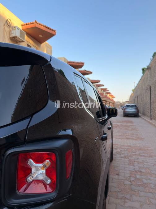 جيب رينيجيد 2021 أسود أوتوماتيك مستعملة للبيع في مدينتى - 8
