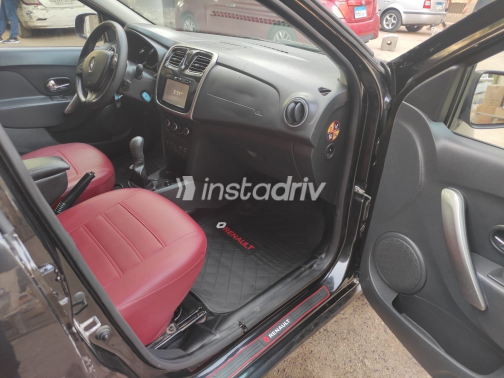 Renault Sandero Step Way 2015 Black Manual Used for Sale in Cairo - 1