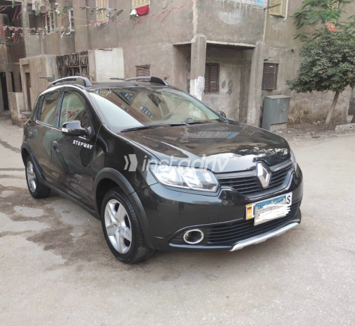 Renault Sandero Step Way 2015 Black Manual Used for Sale in Cairo - 2