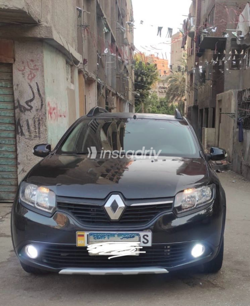 Renault Sandero Step Way 2015 Black Manual Used for Sale in Cairo - 3