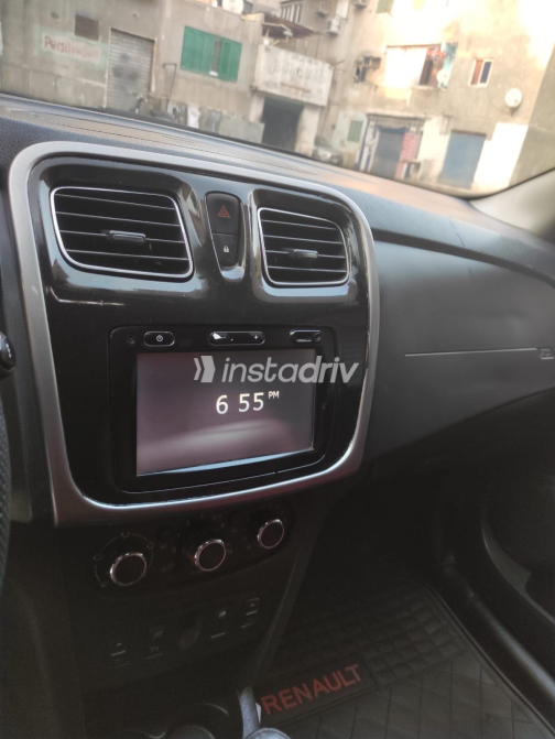 Renault Sandero Step Way 2015 Black Manual Used for Sale in Cairo - 4