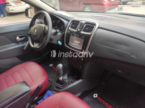 Renault Sandero Step Way 2015 Black Manual Used for Sale in Cairo - 6