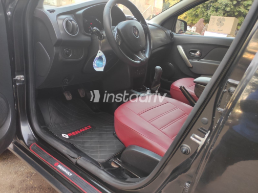 Renault Sandero Step Way 2015 Black Manual Used for Sale in Cairo - 8
