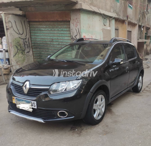 Renault Sandero Step Way 2015 Black Manual Used for Sale in Cairo - 10