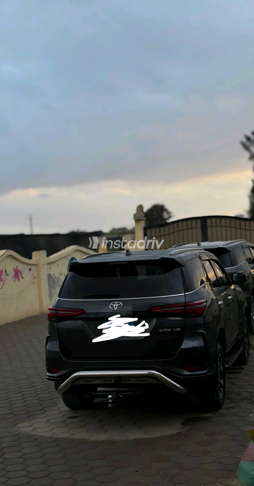 Toyota Fortuner 2026 Gray Automatic Used for Sale in Giza - 3