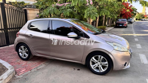 Peugeot 208 2014 Bronze Automatic Used for Sale in Madinaty - 2