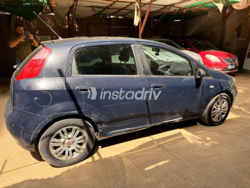 Fiat Punto 2016 Dark Blue Automatic Used for Sale in Cairo - 5