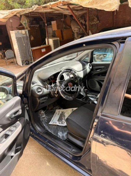 Fiat Punto 2016 Dark Blue Automatic Used for Sale in Cairo - 9
