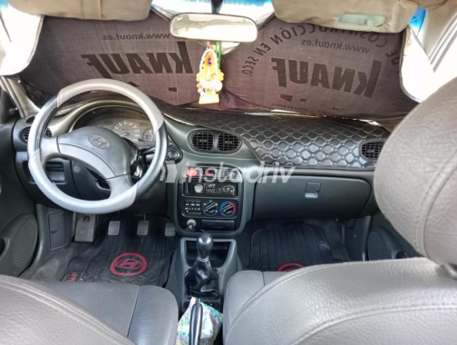 Hyundai Accent 2001 Gold Manual Used for Sale in Cairo - 6