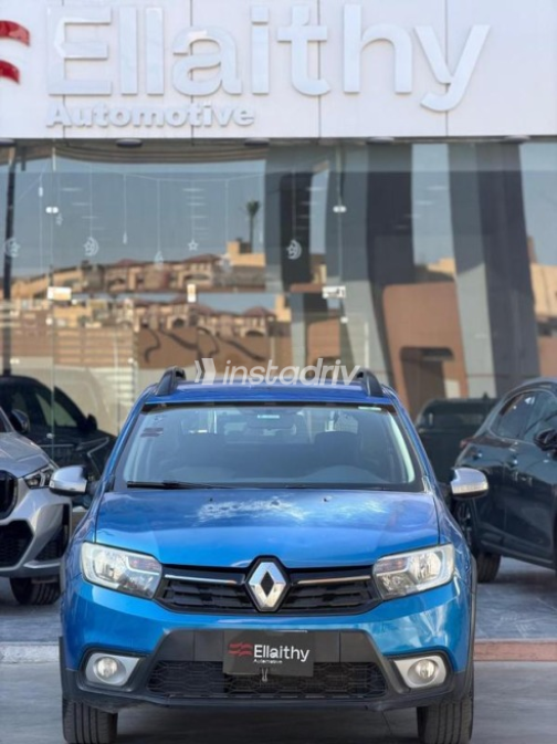 Renault Sandero Step Way 2019 Dark Blue Automatic Used for Sale in Cairo - 1