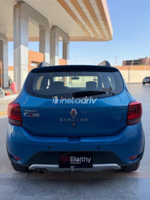 Renault Sandero Step Way 2019 Dark Blue Automatic Used for Sale in Cairo - 4
