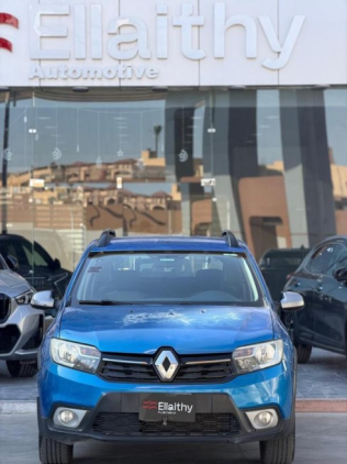 Renault Sandero Step Way 2019 Dark Blue Automatic Used for Sale in Cairo