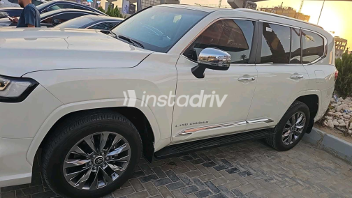Toyota Land Cruiser 2024 White Automatic Used for Sale in Giza - 2