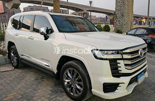 Toyota Land Cruiser 2024 White Automatic Used for Sale in Giza - 5