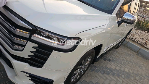 Toyota Land Cruiser 2024 White Automatic Used for Sale in Giza - 6