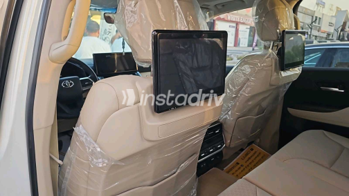 Toyota Land Cruiser 2024 White Automatic Used for Sale in Giza - 9