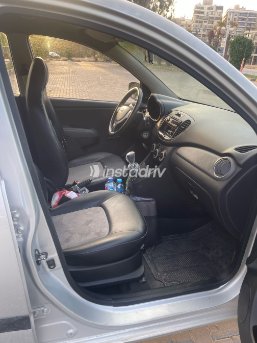 Hyundai I10 2011 Silver Manual Used for Sale in Heliopolis - 8