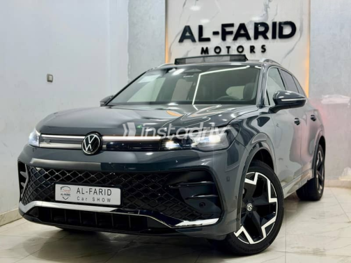 Volkswagen Tiguan 2024 Black Automatic Used for Sale in Alexandria - 3