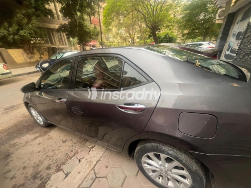 Toyota Corolla 2016 Bronze Automatic Used for Sale in Cairo - 4