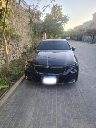 بي ام دبليو 520 2024 أسود أوتوماتيك مستعملة للبيع في مدينة الشيخ زايد