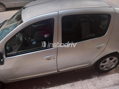 Renault Sandero 2013 Silver Manual Used for Sale in Kafr el-Dawwar - 6