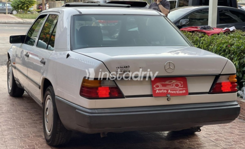 Mercedes 200 1986 White Automatic Used for Sale in Cairo - 4