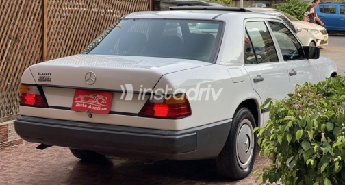 Mercedes 200 1986 White Automatic Used for Sale in Cairo - 5