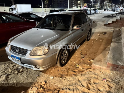 هيونداي فيرنا 2012 فضي يدوي مستعملة للبيع في أسوان - 2