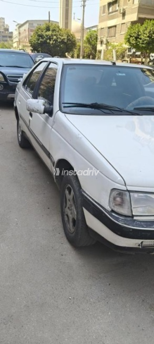 Peugeot 405 2000 White Manual Used for Sale in Cairo - 2