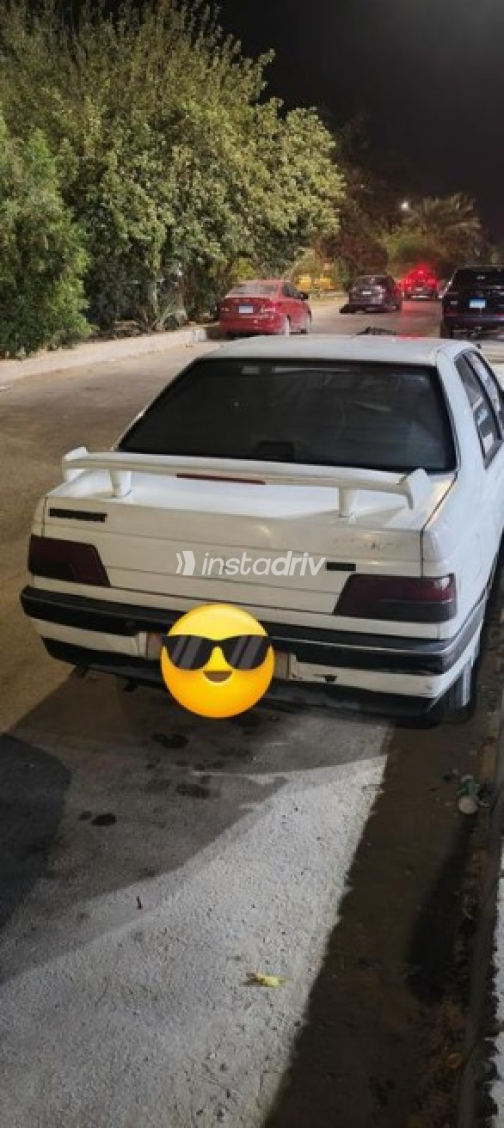 Peugeot 405 2000 White Manual Used for Sale in Cairo - 6