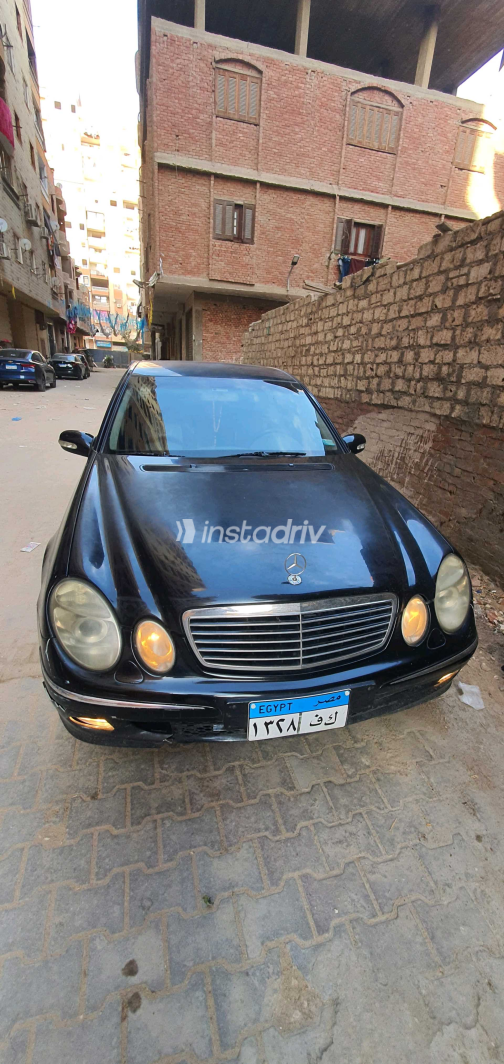 مرسيدس E 200 2005 أسود أوتوماتيك مستعملة للبيع في الهرم - 3