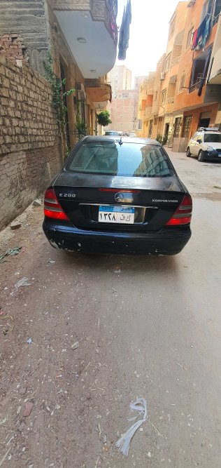 مرسيدس E 200 2005 أسود أوتوماتيك مستعملة للبيع في الهرم