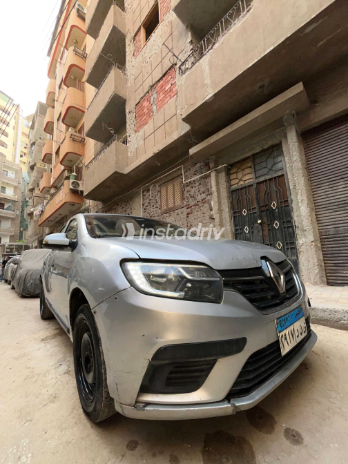 رينو لوجان 2018 فضي يدوي مستعملة للبيع في أسيوط - 1
