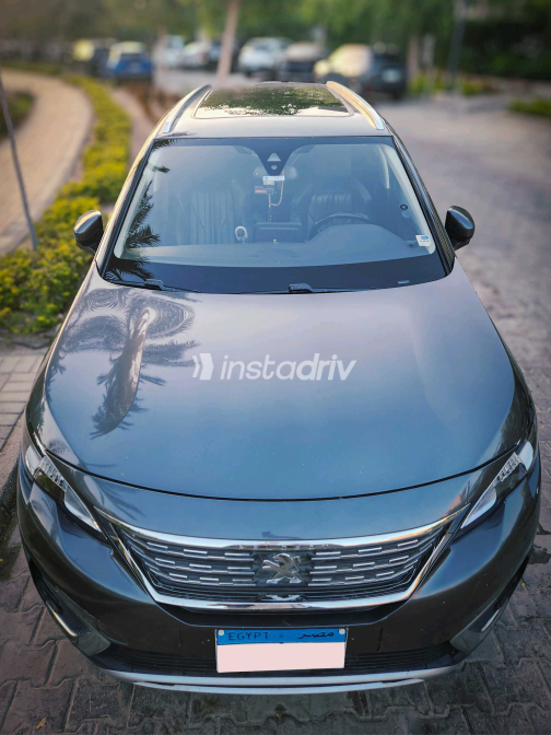 Peugeot 5008 2020 Dark Gray Automatic Used for Sale in Cairo - 3