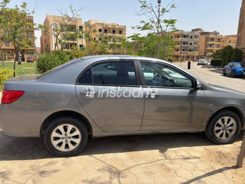 بى واى دى‬ F3 2024 رمادي غامق أوتوماتيك مستعملة للبيع في القاهرة - 1
