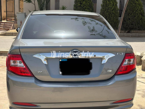 بى واى دى‬ F3 2024 رمادي غامق أوتوماتيك مستعملة للبيع في القاهرة - 4