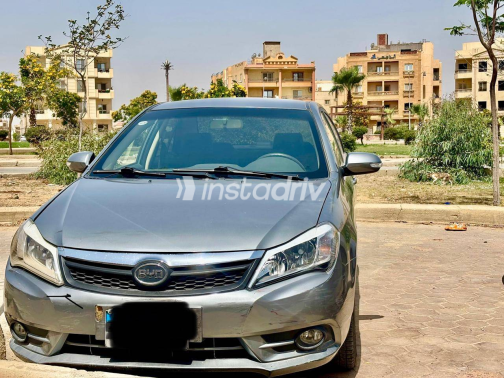 بى واى دى‬ F3 2024 رمادي غامق أوتوماتيك مستعملة للبيع في القاهرة - 7